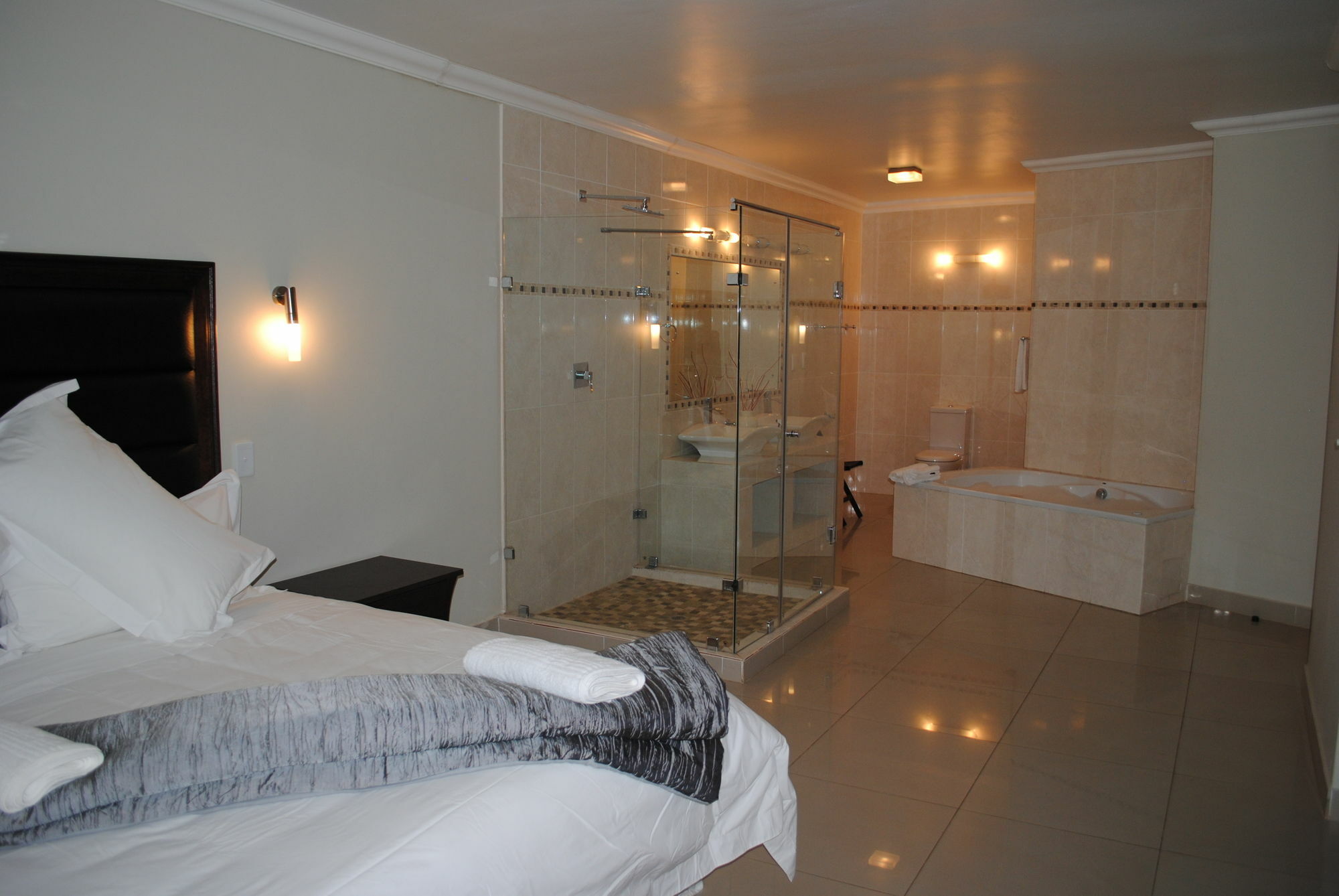 Palm Valley Inn And Day Spa Hartbeespoort Exterior foto