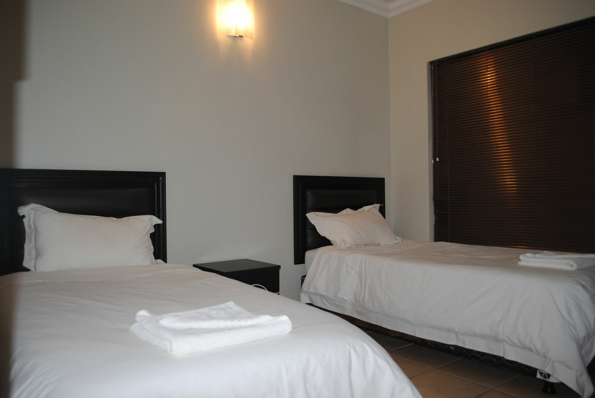 Palm Valley Inn And Day Spa Hartbeespoort Exterior foto