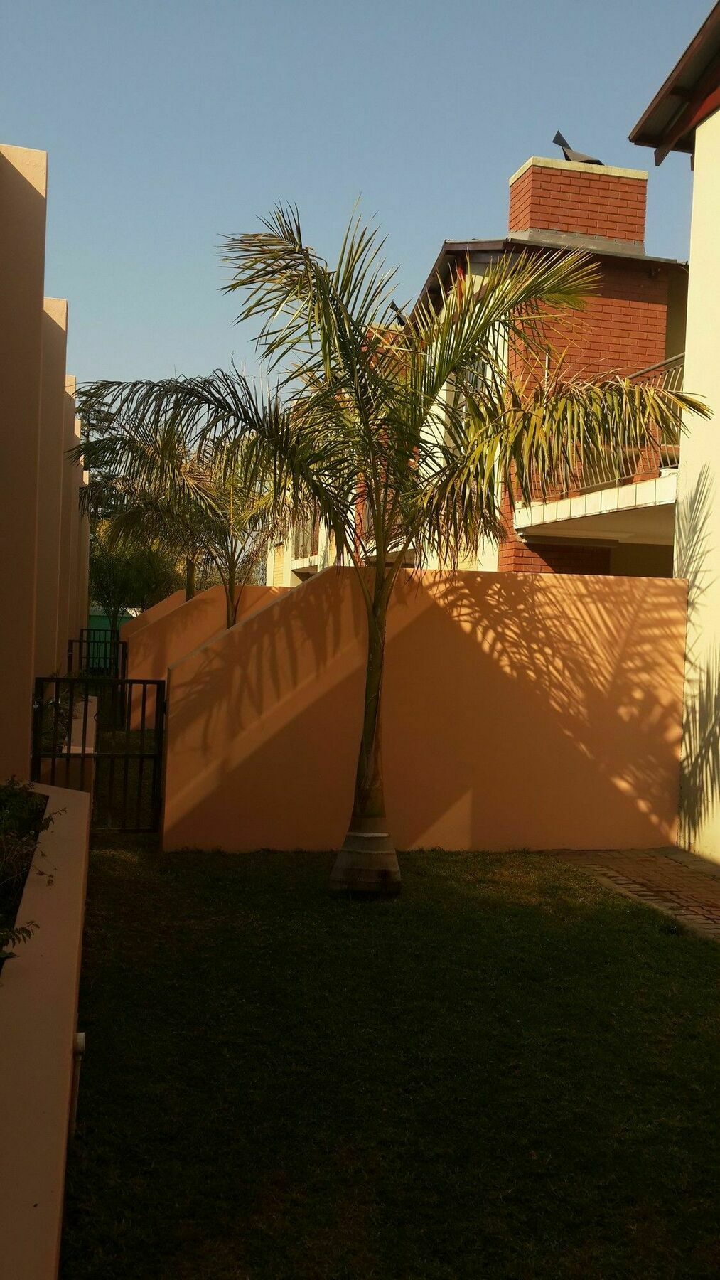 Palm Valley Inn And Day Spa Hartbeespoort Exterior foto